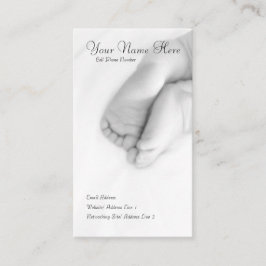 De Visita El bebé toca con la punta del pie la tarjeta del