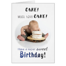 Debe tener la tarjeta de cumpleaños de Cake Funny