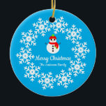 Decoración De Cerámica De Snowman<br><div class="desc">Imagen de un muñeco de nieve sobre un copo de nieve y fondo azul.</div>