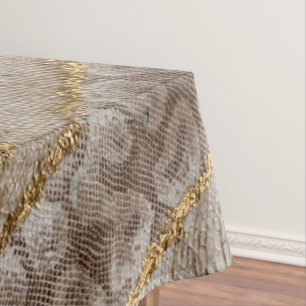 Decoración de eventos de oro con manteles de piel 