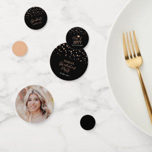 Decoración de fiesta de graduación con confeti ros