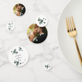 Decoración de mesa de boda con confeti de eucalipt