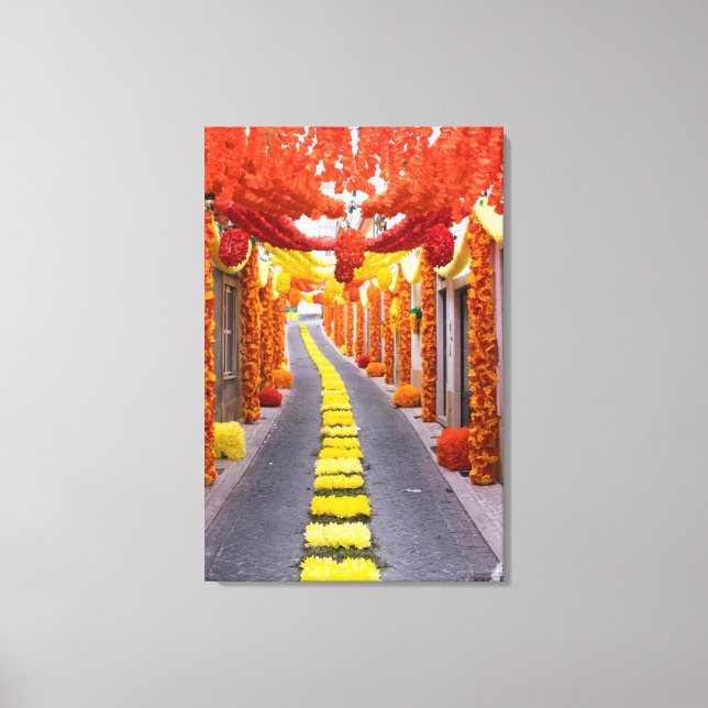 Decoración de papel naranja para el festival (Anverso)