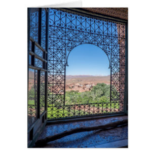 Decoración de ventana ornamentada