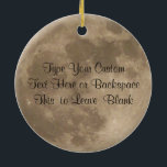 Decoración personalizada ornamento de la Luna<br><div class="desc">Las decoraciones de la luna personalizaron los recuerdos de los regalos de los ornamentos de la Luna Llena y los ornamentos adaptables de la luna para el navidad cumpleaños, enhorabuena, te amo, le traen los recuerdos personalizados luna del ornamento y los regalos de la Luna Llena para los hombres, mujeres,...</div>
