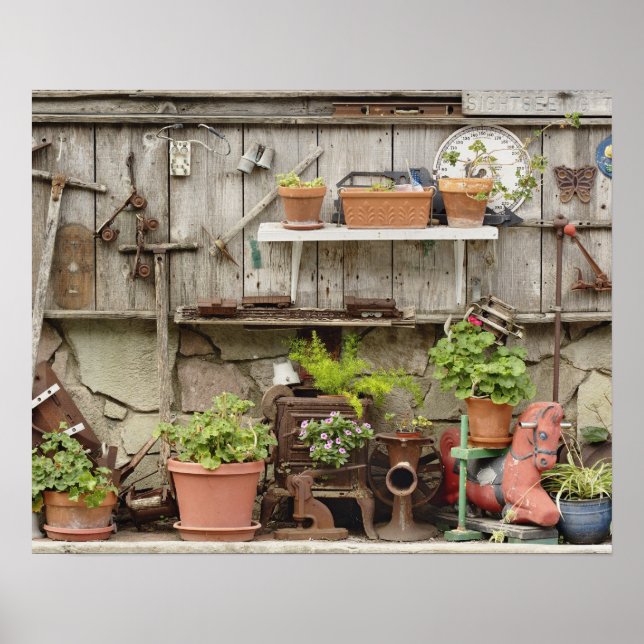 Decoraciones en cerca de madera, Isla Catalina, (Frente)