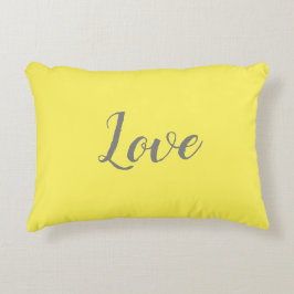 Decorativo "Amor" en cojín con acento amarillo brillante