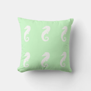 Decorativo CABALLITO DE MAR BLANCO sobre cojín verde CLARO ES