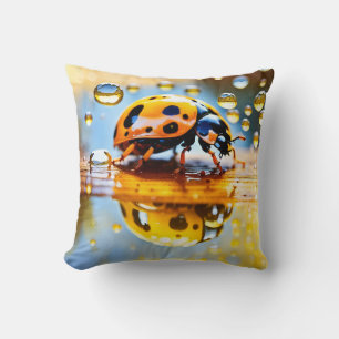 Decorativo Cojín de Ladybug en la lluvia