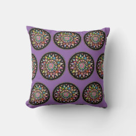 Decorativo Hermosos mandalas sobre un cojín de fondo morado/