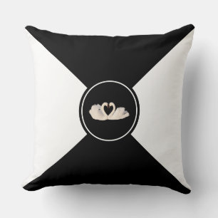 Decorativo Pareja de cisnes en cojín de lanzamiento negro y b