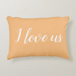 Decorativo "Te amo a nosotros" en cojín con acento de naranja