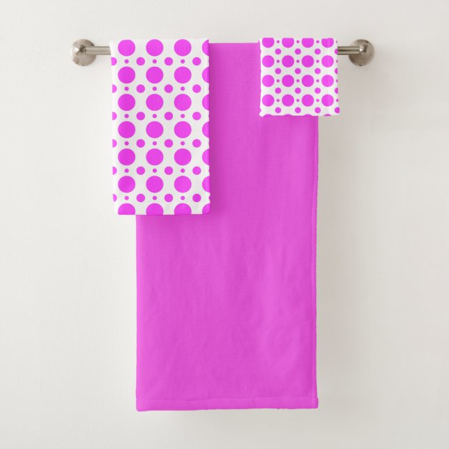 Deep Pink Polka Dot and Solid Bath Towel Set (In situ)