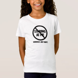 Deja de mirarme la camiseta