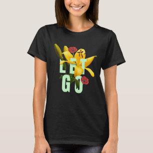 Dejar ir a la cita con la camiseta de las flores
