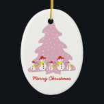Dejemos que nieve personalizado adorno de Navidad<br><div class="desc">Dejemos que nieve personalizado adorno de Navidad con una fila de adorables hombres de nieve con gorra rojo,  bufanda amarilla,  ojos de botón y palos en un lindo árbol de Navidad con copos de nieve.</div>