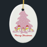 Dejemos que nieve personalizado adorno de Navidad<br><div class="desc">Dejemos que nieve personalizado adorno de Navidad con una fila de adorables hombres de nieve con gorra rojo,  bufanda amarilla,  ojos de botón y palos en un lindo árbol de Navidad con copos de nieve.</div>