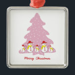 Dejemos que nieve personalizado adorno de Navidad<br><div class="desc">Dejemos que nieve personalizado adorno de Navidad con una fila de adorables hombres de nieve con gorra rojo,  bufanda amarilla,  ojos de botón y palos en un lindo árbol de Navidad con copos de nieve.</div>