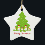 Dejemos que nieve personalizado adorno de Navidad<br><div class="desc">Dejemos que nieve personalizado adorno de Navidad con una fila de adorables hombres de nieve con gorra rojo,  bufanda amarilla,  ojos de botón y palos en un lindo árbol de Navidad con copos de nieve.</div>