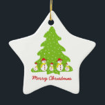 Dejemos que nieve personalizado adorno de Navidad<br><div class="desc">Dejemos que nieve personalizado adorno de Navidad con una fila de adorables hombres de nieve con gorra rojo,  bufanda amarilla,  ojos de botón y palos en un lindo árbol de Navidad con copos de nieve.</div>