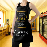 Delantal 60 cumpleaños 1964 Nombre Elegante Moda de Oro Neg<br><div class="desc">Elegante Apron de Moda Negra y Oro - 60º cumpleaños 1964 Nombre cocina personalizada y BBQ Essentials. ¡Celebra un fabuloso cumpleaños con estilo y practicidad! Este elegante Apron de Moda Negra y Oro, personalizado para los nacidos en 1964, es el accesorio perfecto para los amantes de la cocina. Su diseño...</div>
