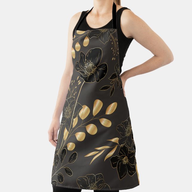 Delantal A woman wearing a black apron with elegant gold  (in situ)