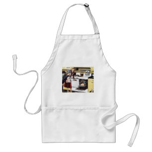 Delantal Abuela Vintage en la Cocina Cocinando un Jamón de