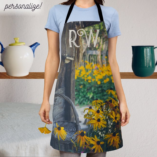 Delantal Acogedora casa de campo con flores amarillas (Subido por el creador)