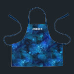 Delantal Acuarela Galaxia Nombre nebulosa Azul<br><div class="desc">Este divertido y moderno delantal para niños presenta un diseño de nebulosa galaxia en azul y negro. Una plantilla de texto con un espacio - como el tipo de letra se incluye para la personalización, haciendo de este delantal un regalo verdaderamente único! ¡Ideal para los amantes del espacio ultraterrestre y...</div>