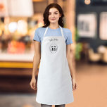 Delantal Añadir logotipo Empleado con guión moderno Negro y<br><div class="desc">Apron personalizado que puede añadir su logotipo y el nombre de su empleado en un guión moderno y moderno. Personalízalo reemplazando la imagen de marcador de posición y el texto. Para obtener más opciones, como cambiar el tipo de letra y su tamaño/color o el espaciado entre letras, haga clic en...</div>