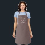 Delantal Año personalizado Vintage 40th Birthday Limited Ed<br><div class="desc">El año Personalizado Vintage 40th Birthday Limited Edition Apron es la manera perfecta de celebrar un cumpleaños histórico con estilo. Este apron de edición limitada presenta un diseño de escritura vintage clásico y atemporal, con un año audaz y prominente de su elección mostrado en el frente en groovy letras de...</div>