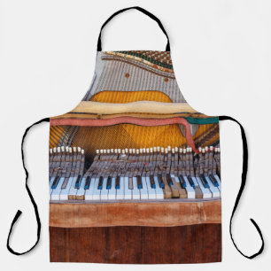 Delantal Antiguo piano vintage con la tapa apagada. Una rui