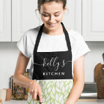 Delantal Apron de impresión todo sobre<br><div class="desc">Cocine con estilo con este divertido delantal personalizado de color verde,  blanco y negro. Perfecto para bodas,  duchas de novias,  cumpleaños,  Día de la Madre,  ¡o simplemente porque!</div>