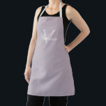 Delantal Apron de Lavender de Monograma Personalizado<br><div class="desc">Personalice este moderno delantal de lavanda pálida con un nombre en blanco y un texto inicial en gris. Un gran regalo para el cocinero o panadero en tu vida.</div>