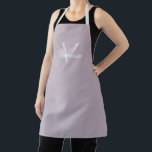 Delantal Apron de Lavender de Monograma Personalizado<br><div class="desc">Personalice este moderno delantal de lavanda pálida con un nombre en blanco y un texto inicial en gris. Un gran regalo para el cocinero o panadero en tu vida.</div>