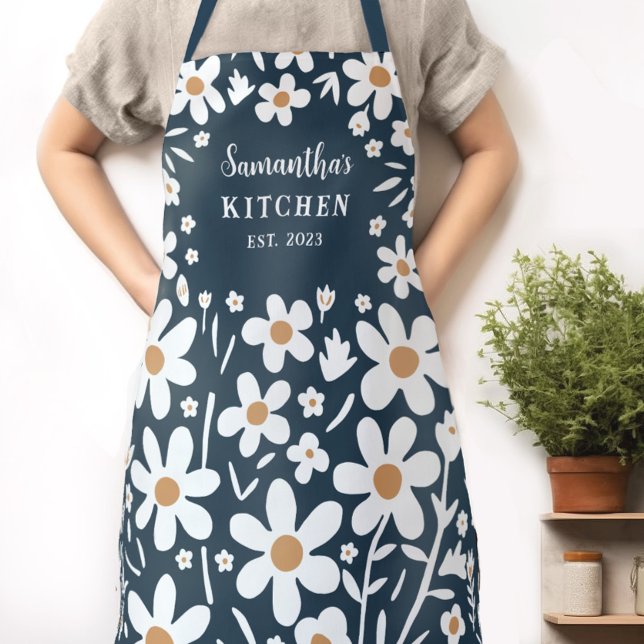 Delantal Aprón femenino de los Jardín de Campo Cute (Whether you're baking, painting, or gardening, this personalized apron adds flowers to your day!)