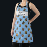 Delantal Apron, Personalizado del patrón del perro pastor a<br><div class="desc">El delantal perfecto para los amantes del perro - el diseño presenta un patrón de ovejas alemanas sonrientes y dos líneas de texto personalizado. Añade el nombre de tu madre o padre, nombre comercial o borrar. Perfecto para usar cuando le das a tu perro un baño o cepillado a tu...</div>