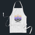 Delantal Aprones de Menorah metalizado<br><div class="desc">Arte digital de Chanukah - menorah metalizado martilleada con velas moradas estampadas,  todo quemado.</div>