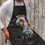 Delantal Arco fotográfico moderno | Mejor Stepdad de Ever<br><div class="desc">Esta moderna foto de arco diseñada delantal es el regalo perfecto para los estadios, papás, abuelos este día del padre! Con una elegante foto en forma de arco y un elegante tipo de letra de guión. El tamaño y el color de los estilos de fuente se pueden cambiar haciendo clic...</div>