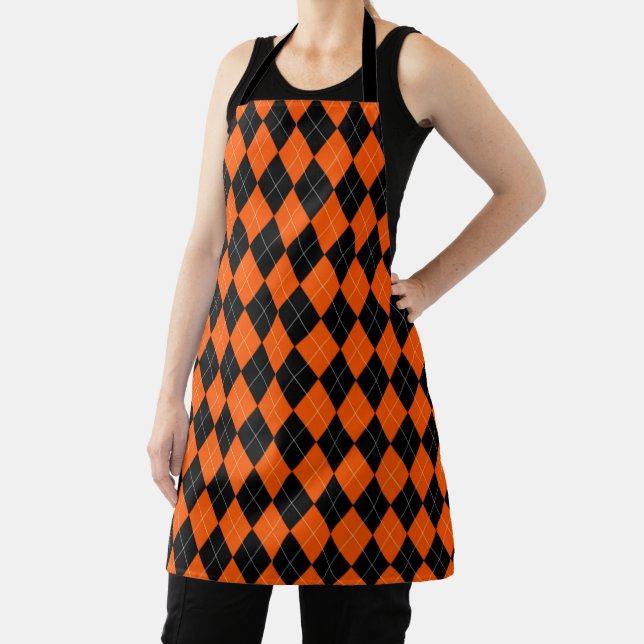Delantal Argyle Apron negro y Naranja (in situ)