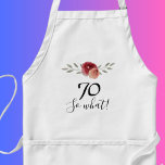 Delantal Así que qué color de agua positivo Floral 70 cumpl<br><div class="desc">Así que qué color de agua positivo Floral 70 Apron cumpleaños. Diseño floral con guión 70 y qué. El diseño presenta una cita positiva y graciosa 70, así que qué en un guión blanco y hermosos rosas y ramitas de acuarela. El delantal es genial para una mujer que celebra su...</div>