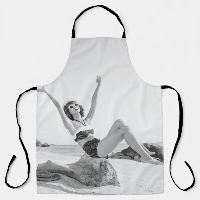 Delantal Atractiva joven en bikini en la playa (Anverso)