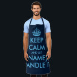 Delantal Azul marino mantenga la calma y déjalo manejar una<br><div class="desc">El azul marino se mantiene tranquilo y deja manejarlo loco BBQ Apron. Plantilla moderna de tipografía con corona. Parones de cocina personalizados en cualquier combinación de colores sorprendente que quieras. Plantilla elegante con diseño de tipografía de letras grandes. Añade tu propio nombre o cita humorística. Crea tu propio regalo de...</div>
