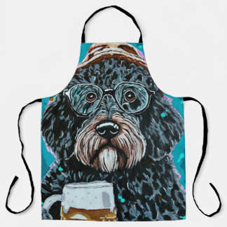 Delantal Bernedoodle sostiene una taza de cerveza