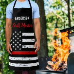 Delantal Bombero Thin Red Line Grill Master BBQ Apron<br><div class="desc">Delgado Apron de bomberos de la Línea Azul - Estados Unidos diseño de la bandera estadounidense en colores de la bandera de los bomberos, diseño angustiado . Este delantal para bomberos personalizado es perfecto para cumpleaños, Navidades, regalos de jubilación de la policía o día de los padres para su bombero....</div>