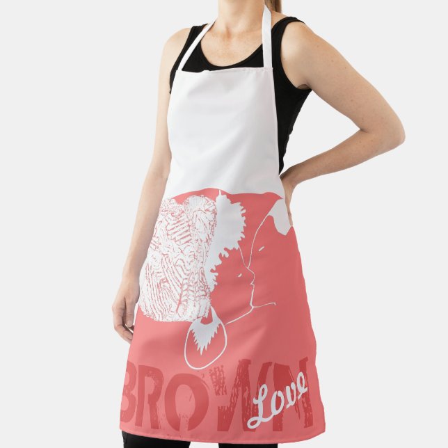 DELANTAL BROWN LOVE APRON (in situ)