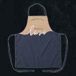 Delantal BUBBIE es Love NAVY y TAN Script Apron<br><div class="desc">Bubbie es Love NAVY & TAN. Diseño de escritura moderna limpia. No hay nada como el amor de una abuela. Una gran manera de decir que te amo Coordenadas con nuestra cobertura de Challah Dough que puedes encontrar aquí: https://www.zazzle.com/collections/coordinated_apron_sets-119984004460509285 ACERCA DE NUESTRO CHALLAH DOUGH COVERS: Los entusiastas de la moto:...</div>