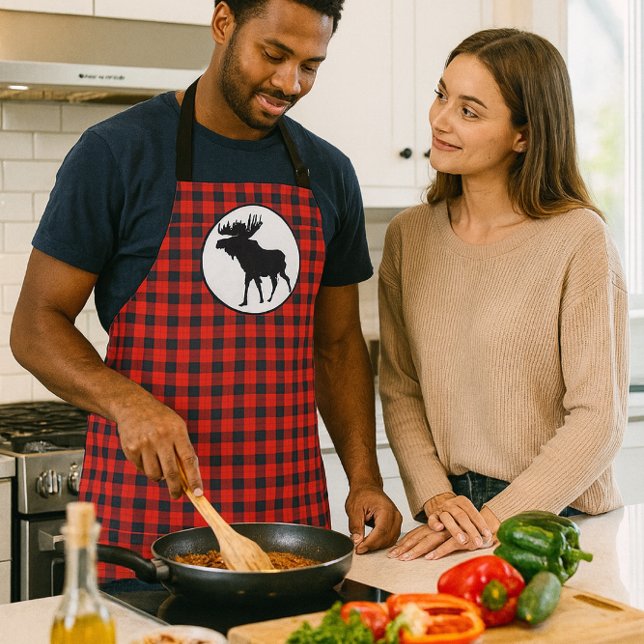 Delantal Búfalo de Cuadros Rojo con Alce Negro (Guys that love to cook wear aprons.  This red buffalo check is great gift idea )