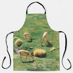 DELANTAL CABALLOS BLANCOS Y MARRONES SOBRE CAMPO VERDE