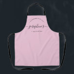 Delantal Casero personalizado de color rosa de la cocina de<br><div class="desc">Vamos a cocinar. Personalizar el guión Nombre en este delantal rosado personalizado. Se ve aquí en rojo con tipografía blanca en un tratamiento elegante. Animar al panadero dulce de su vida, un pequeño propietario de una panadería de negocios con un regalo especial. Perfecto para cocinar esos deliciosos dulces, dulces, pasteles,...</div>
